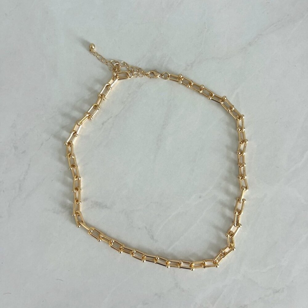 Gold chain necklace
